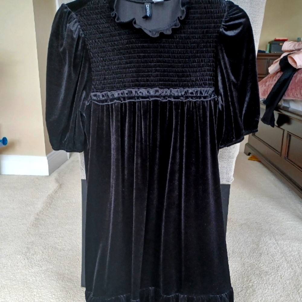 H&M black velour dress
